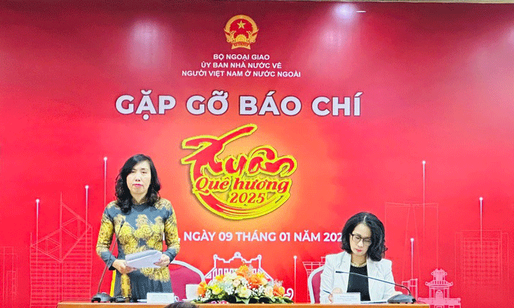 Thứ trưởng Bộ Ngoại giao Lê Thị Thu Hằng, Chủ nhiệm Ủy ban Nhà nước về người Việt Nam ở nước ngoài thông tin tại buổi gặp gỡ báo chí về chương trình Xuân Quê hương. Ảnh: VGP/Diệp Anh