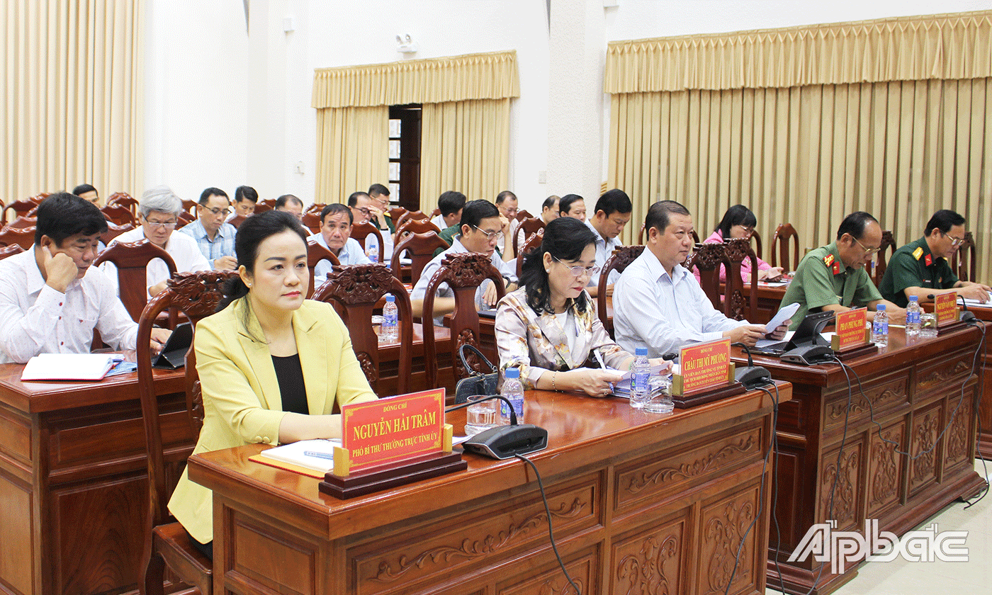 Đại biểu tham dự hội nghị.
