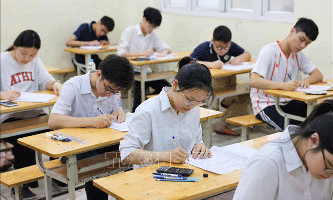 Thí sinh tại làm bài thi vào lớp 10 tại Hà Nội. Ảnh tư liệu: Thanh Tùng/TTXVN