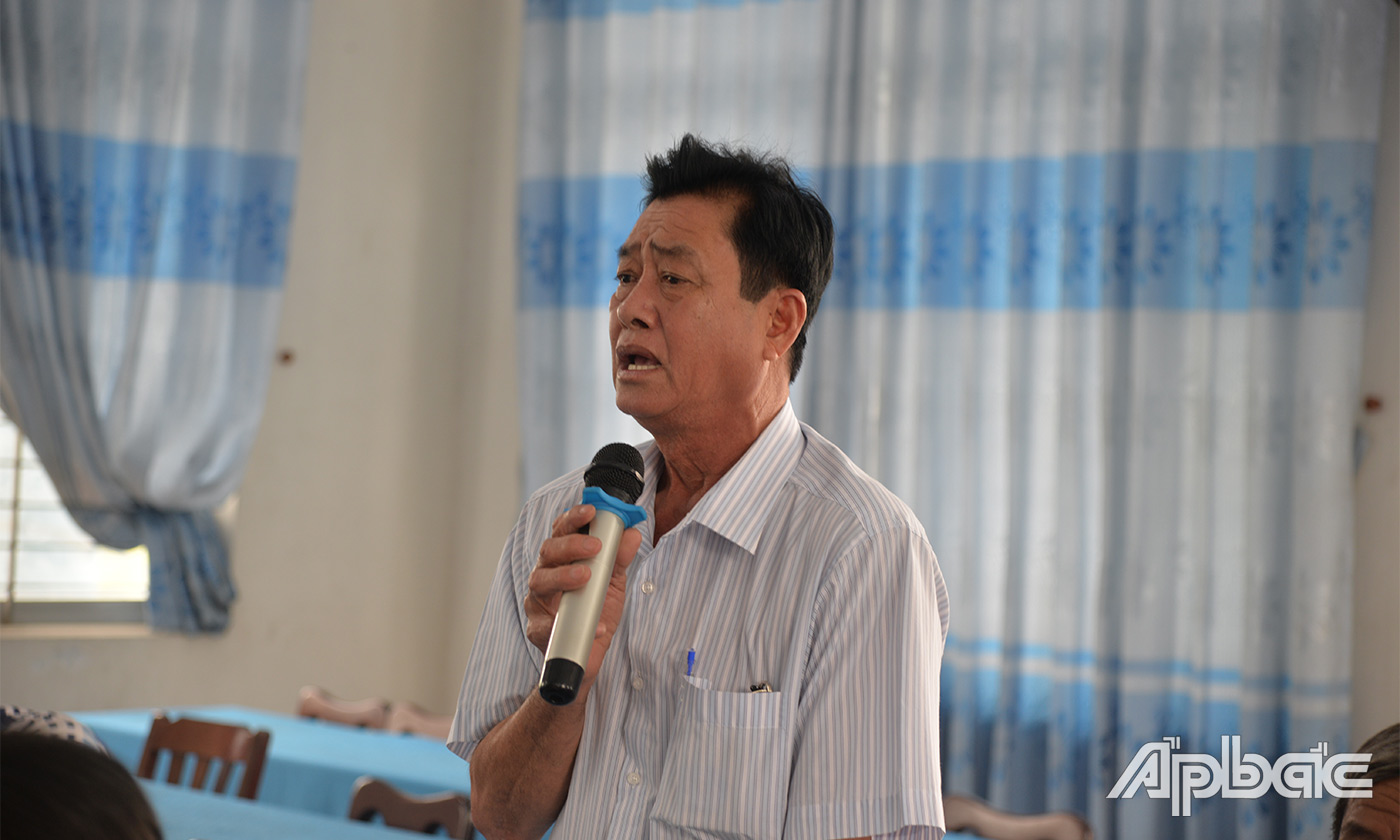 Cử tri huyện Cái Bè phát biểu tại buổi tiếp xúc