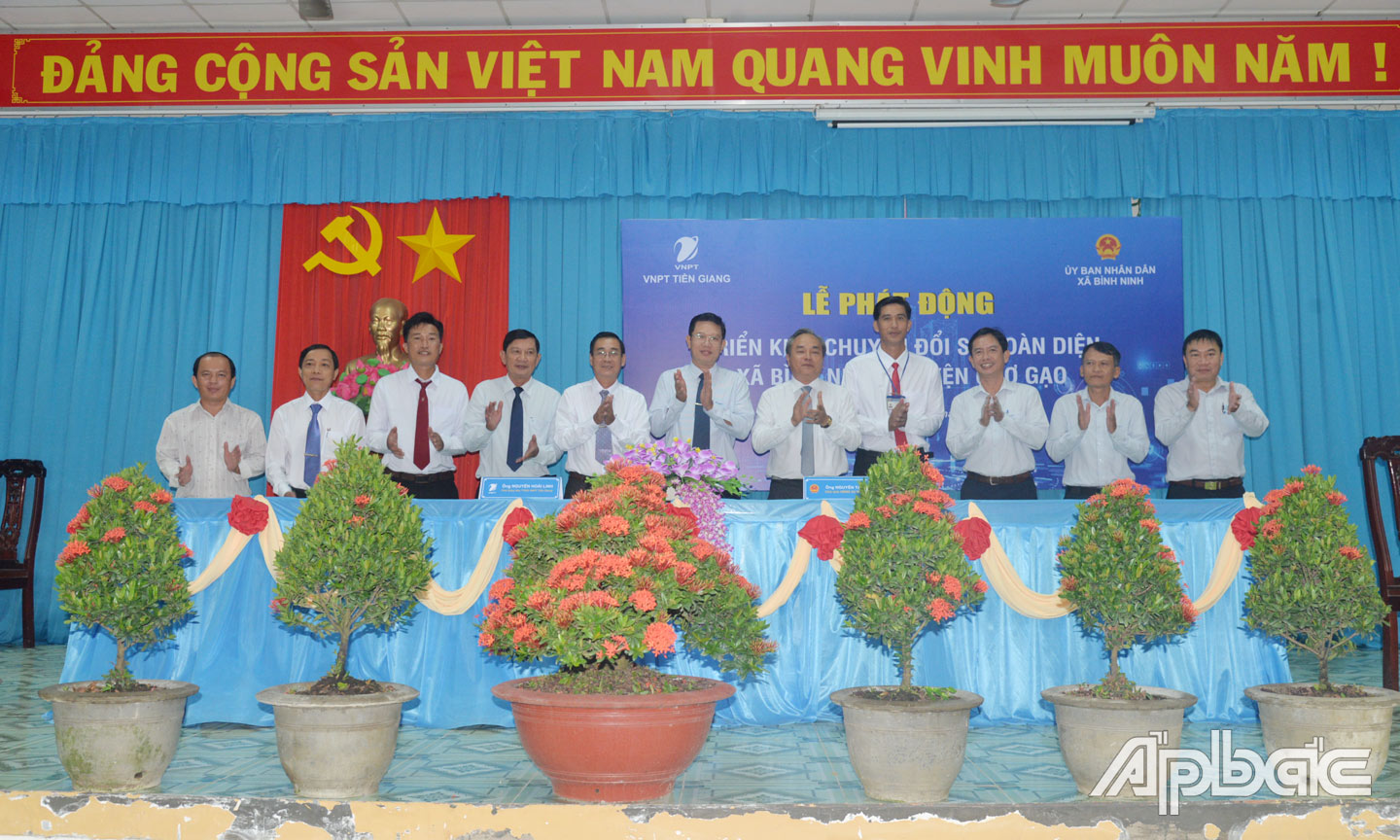 Phát động  và ra quân  thực hiện chuyển đổi số toàn diện tại  xã Bình Ninh, góp phần  xây dựng NTM kiểu mẫu.