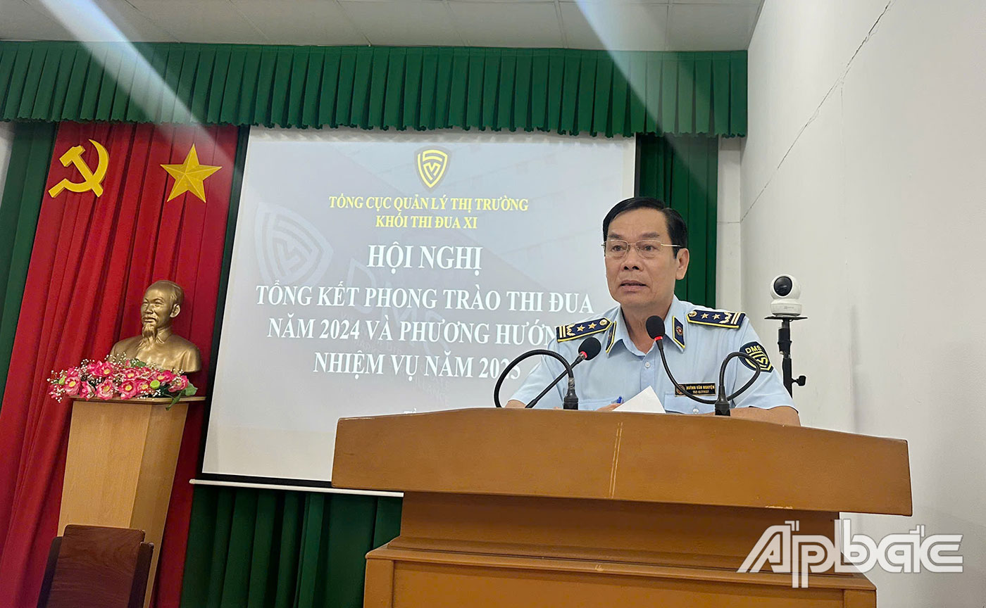Cục trưởng Cục QLTT tỉnh Tiền Giang Huỳnh Văn Nguyện phát biểu tại hội nghị.