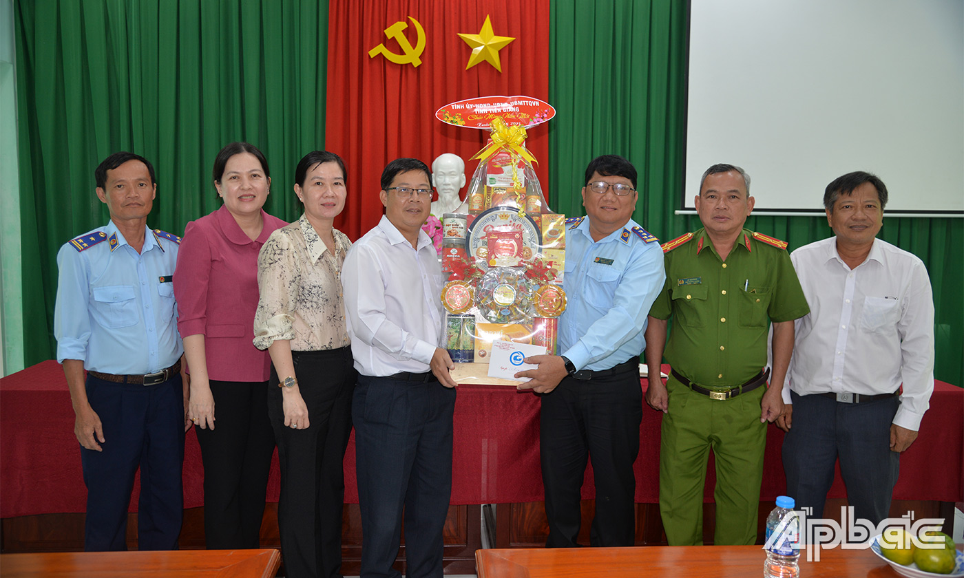 Đồng chí Trần Thanh Nguyên chúc tết Trung tâm cai nghiện ma túy tỉnh Tiền Giang