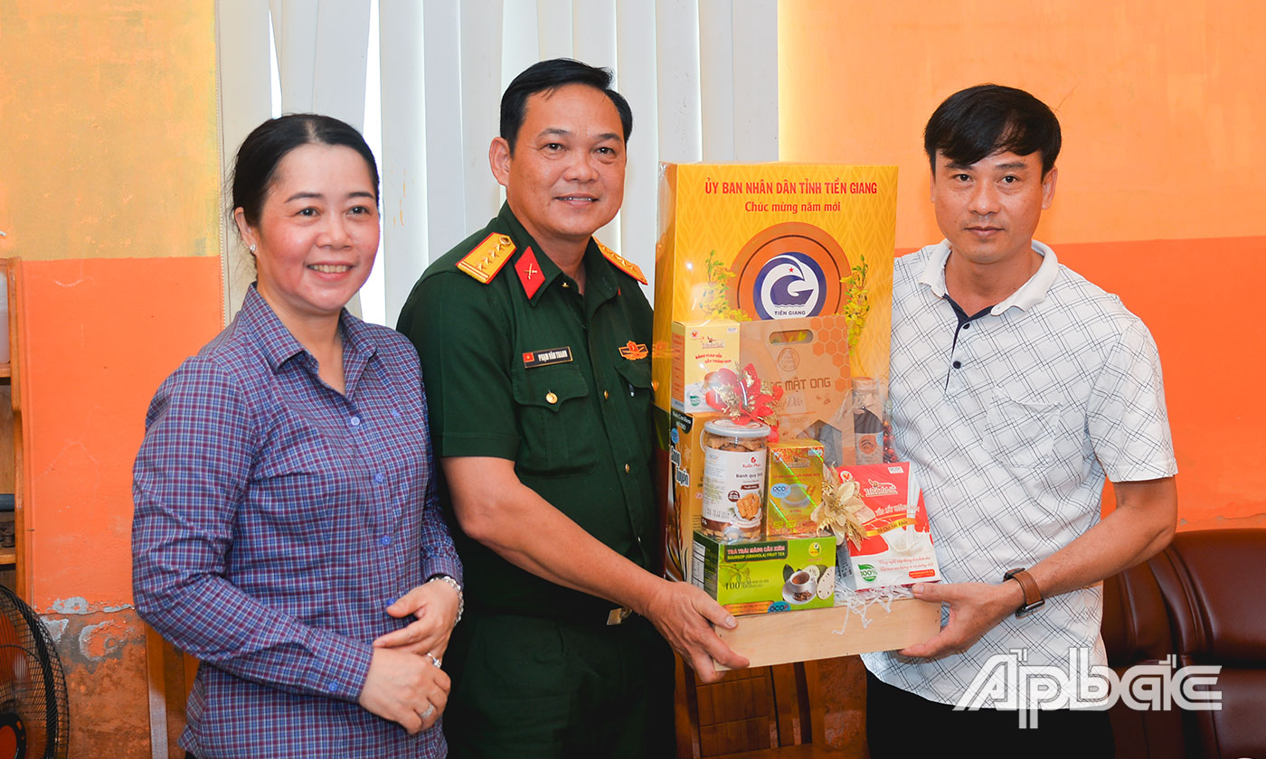 Đoàn đã đến thăm, chúc tết Công ty TNHH MTV Cơ khí và Tự động hóa Tân Phước Đông