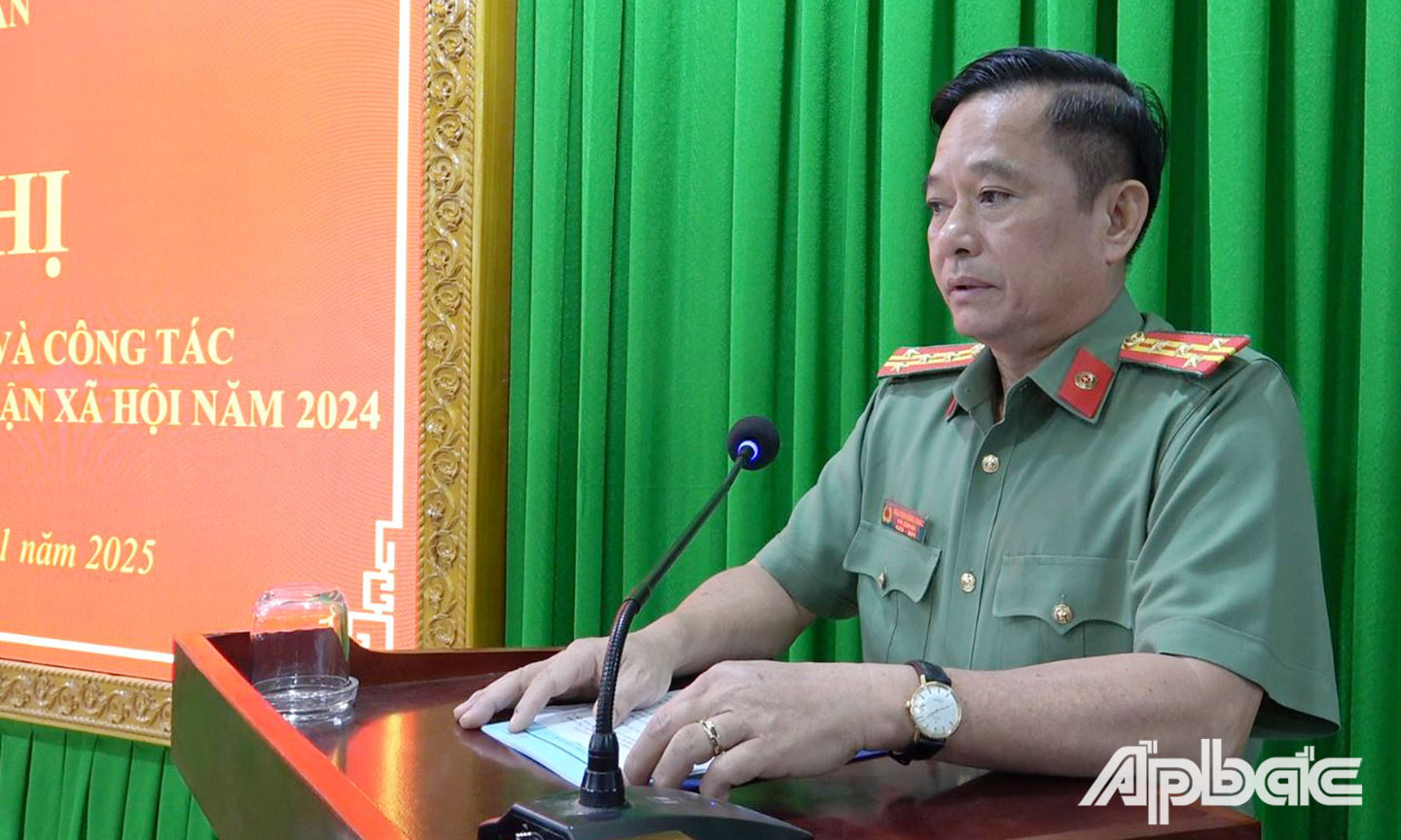 3/ Đại tá Nguyễn Hồng Khắc, Tỉnh ủy viên, Phó Giám đốc Công an tỉnh phát biểu tại Hội nghị. Ảnh Đặng Thanh