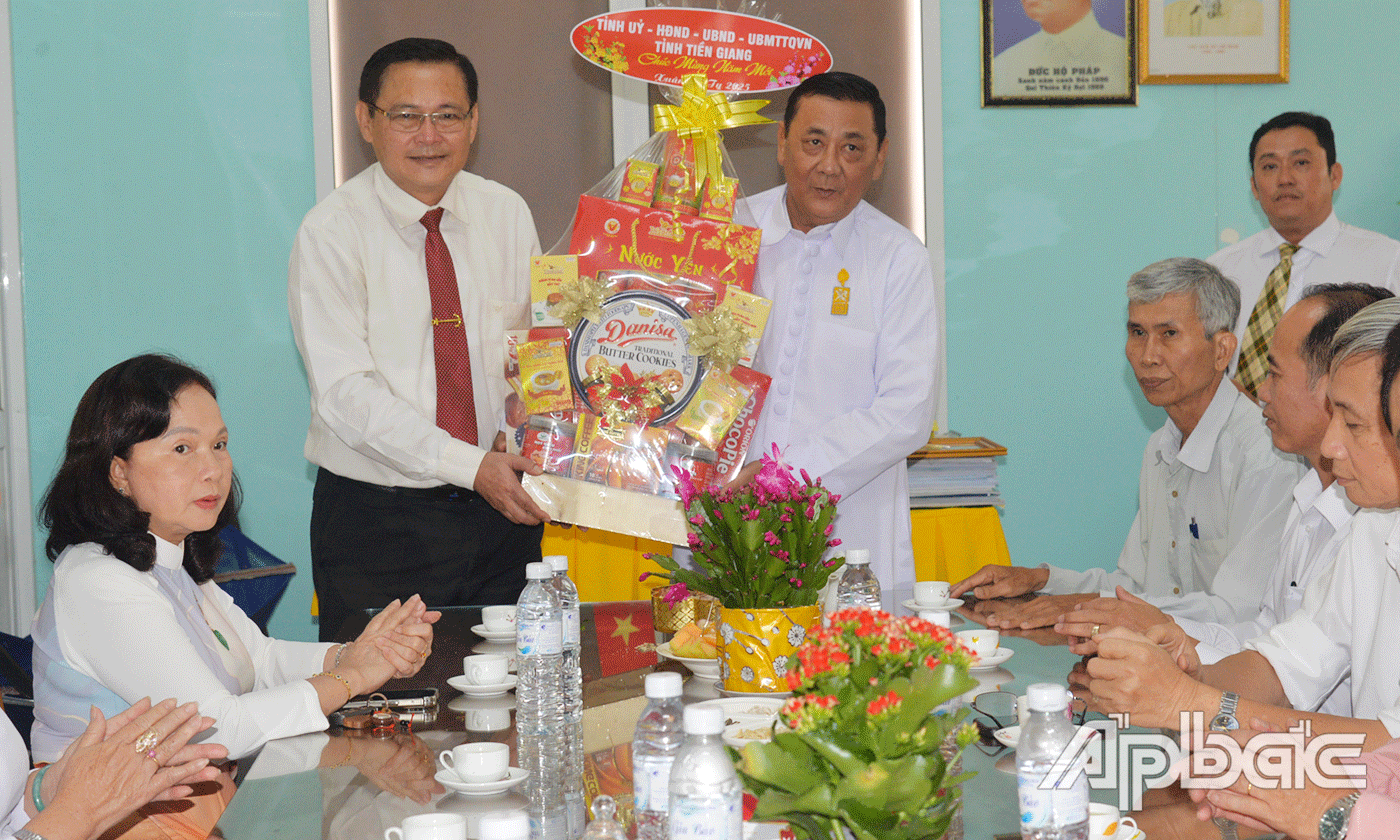 Đoàn đã đến thăm, chúc tết Ban đại diện Hội thánh Cao đài Tây Ninh.