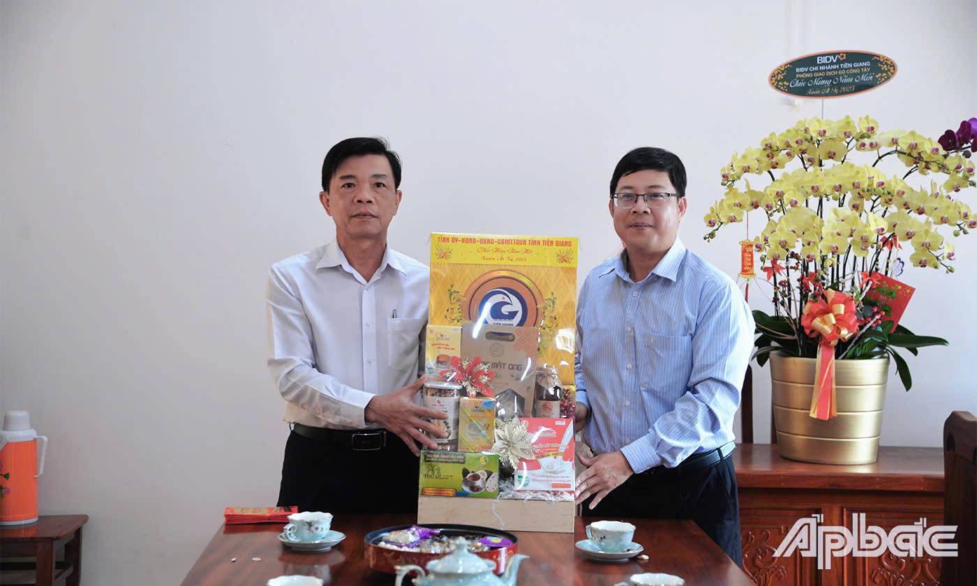 Đồng chí Trần Thanh Nguyên thăm, chúc tết Công ty TNHH Thương mại Dịch vụ Xây Dựng Minh Thái. 
