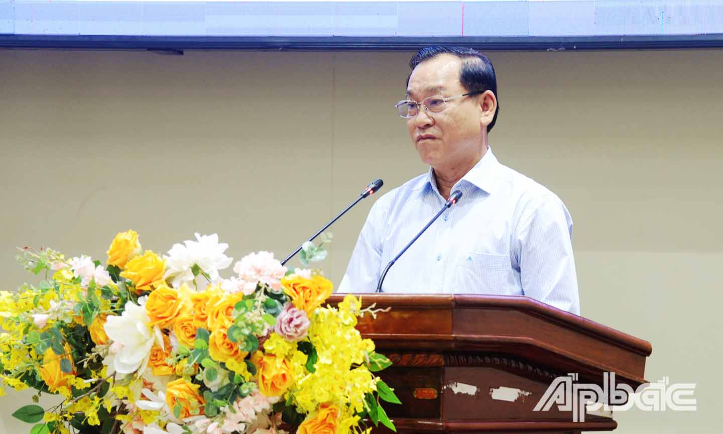 Đồng chí Nguyễn Văn Vĩnh phát biểu tại hội nghị.