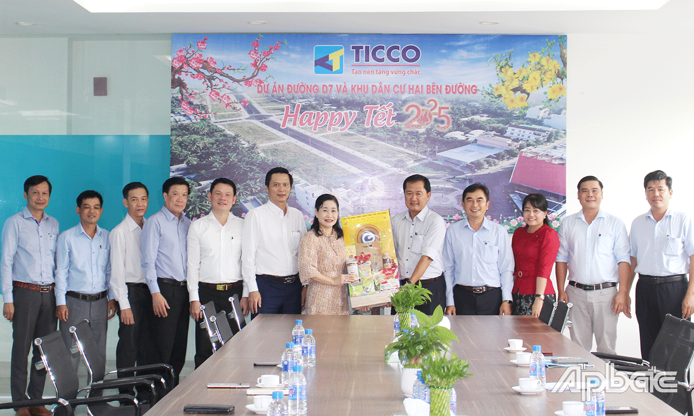 Đoàn đến thăm, chúc tết Công ty cổ phần Đầu tư và Xây dựng Tiền Giang (TICCO).
