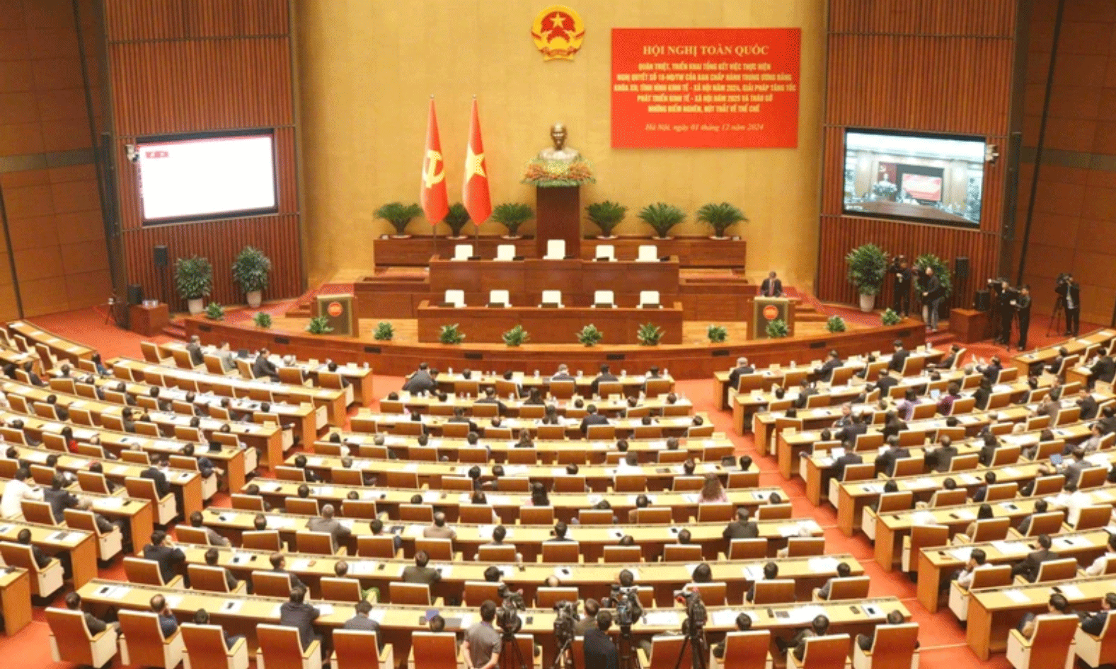 Toàn cảnh Hội nghị toàn quốc quán triệt, triển khai tổng kết việc thực hiện Nghị quyết số 18-NQ/TW tại điểm cầu Hội trường Diên Hồng, sáng 1/12/2025.