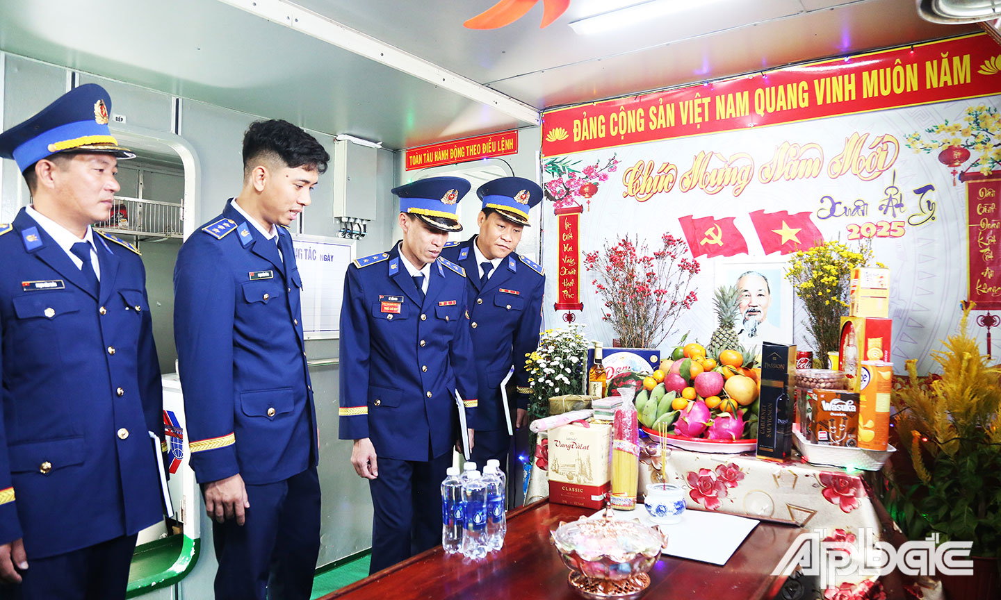Ban tổ chức chấm phòng đón xuân tạu Tàu CSB 4031, Hải đội 301