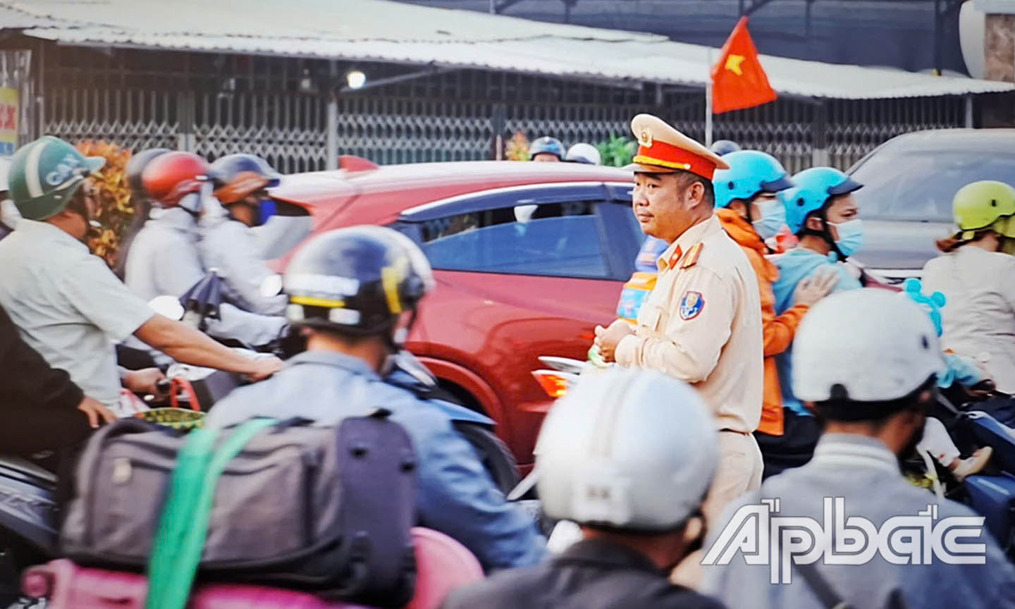 Nút giao ngã tư Lương Phú luôn túc trực từ 3 đến 5 chiến sĩ CSGT sẵn sàng hỗ trợ cho cao tốc TP.Hồ Chí Minh Trung Lương.