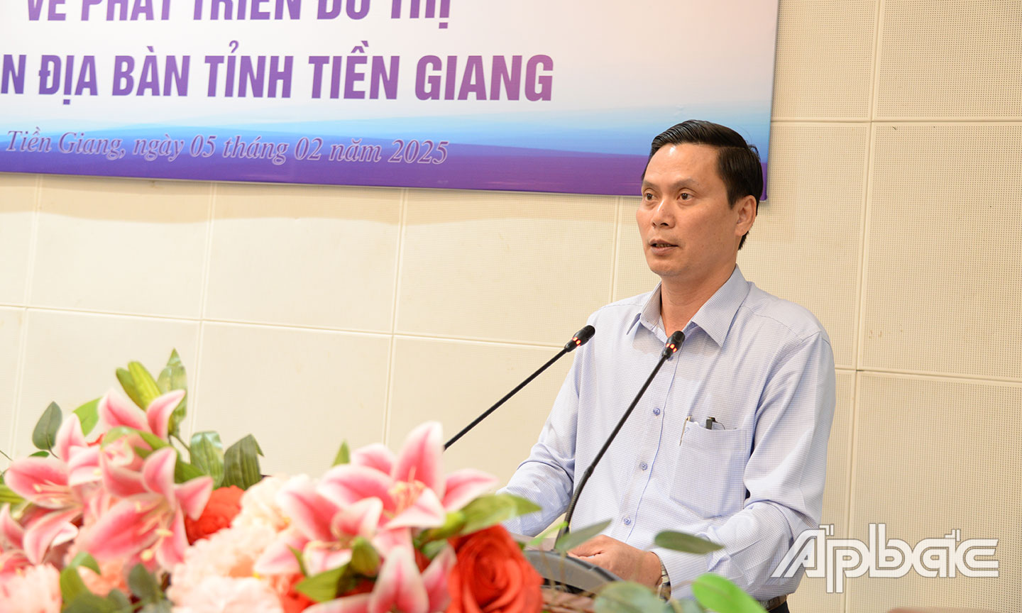 Đồng chí Hà Thiện Ý phát biểu tại hội nghị.