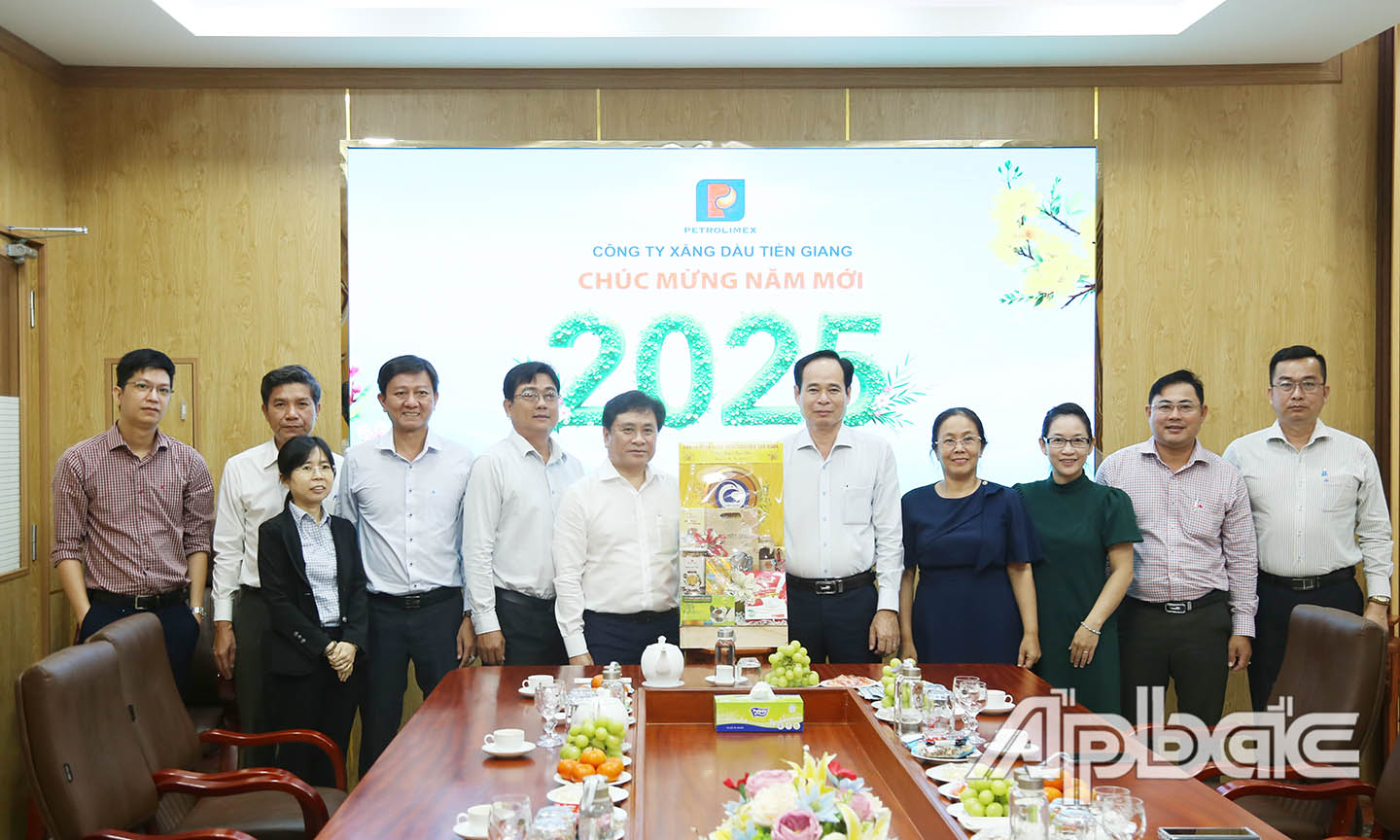 Đồng chí Trần Văn Dũng thăm, chúc tết 