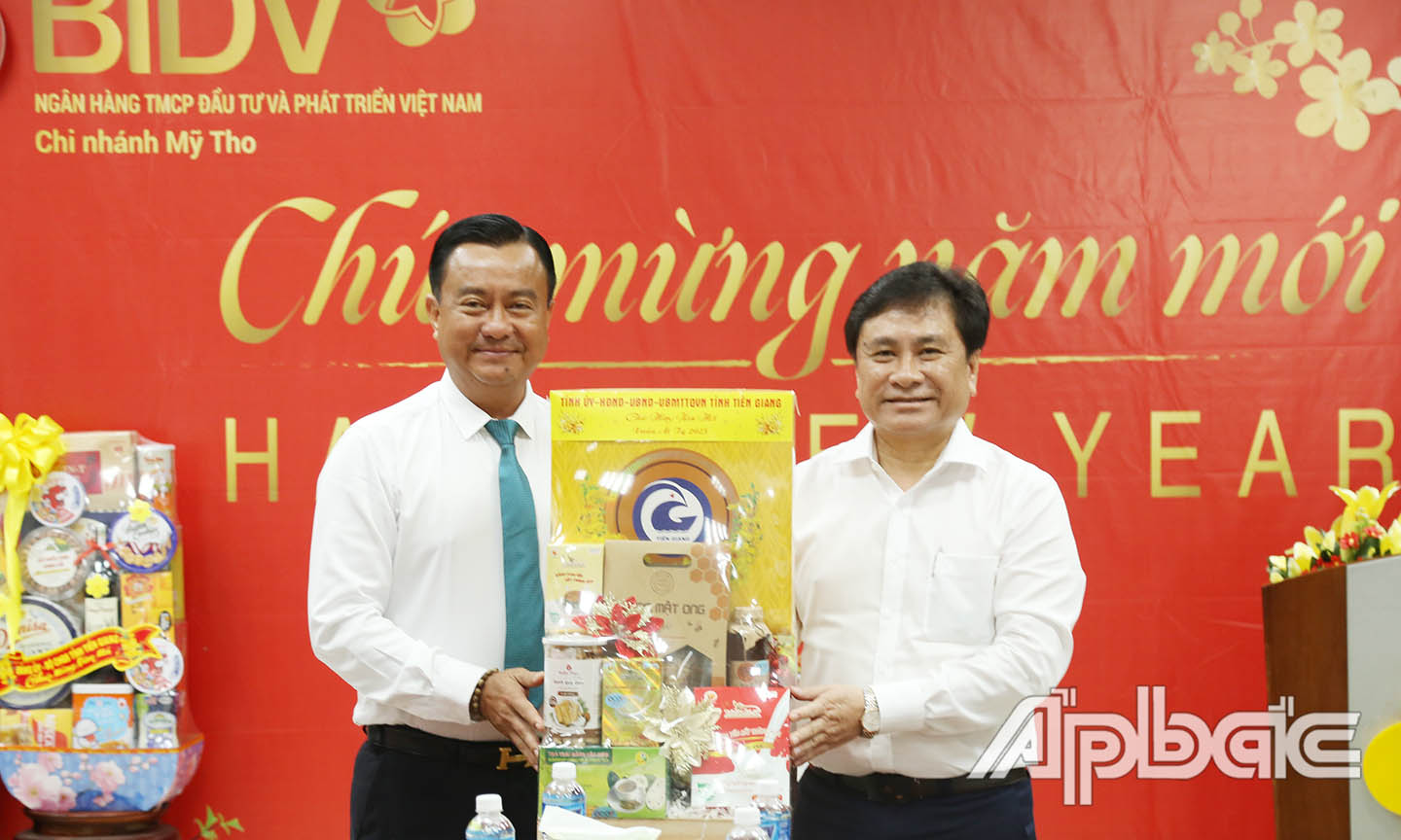 Đồng chí Trần Văn Dũng thăm, chúc tết 