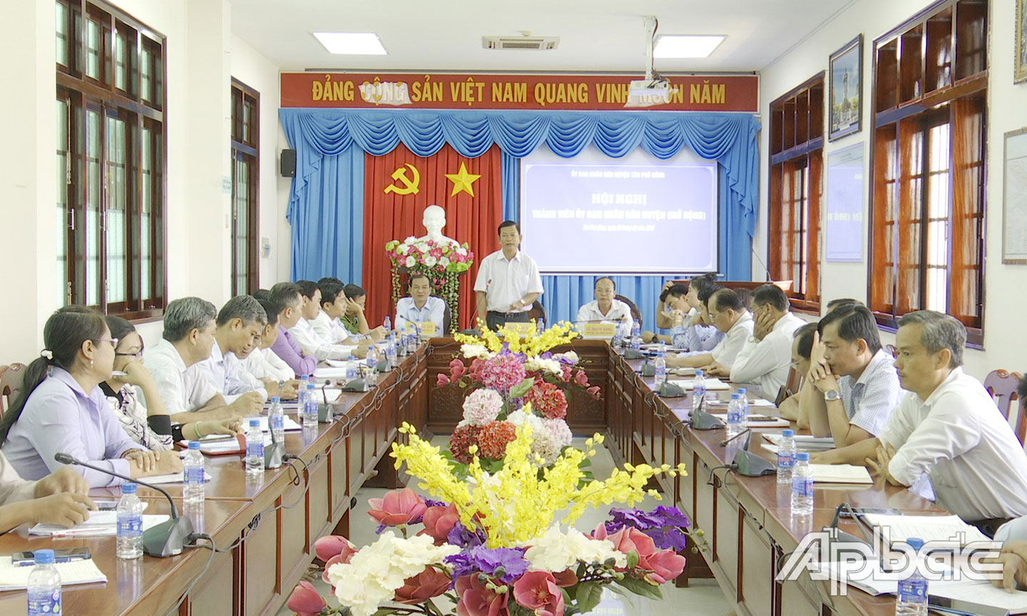 Quang cảnh phiên họp.