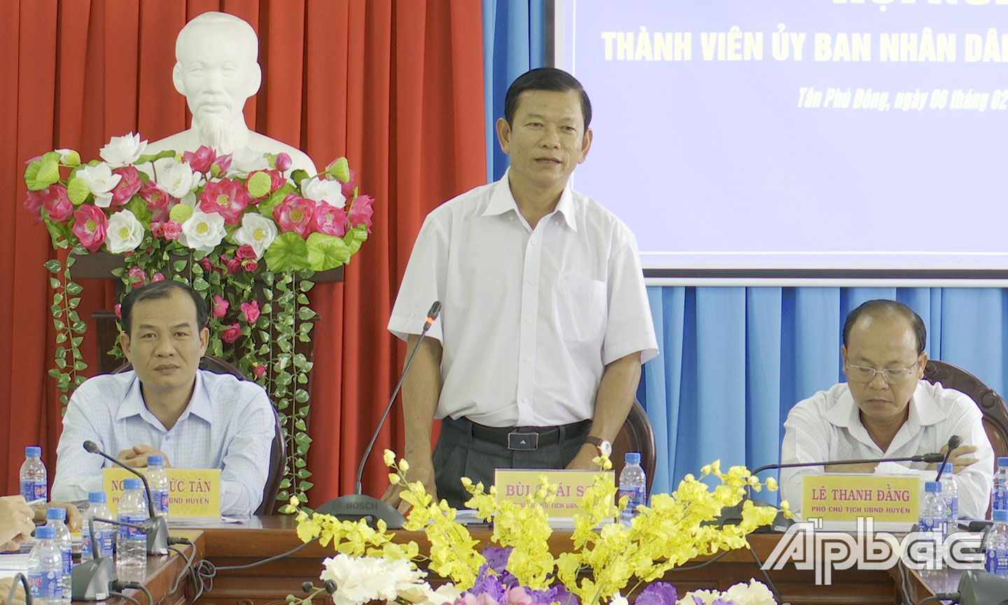 Đồng chí Bùi Thái Sơn phát biểu kết luận phiên họp.