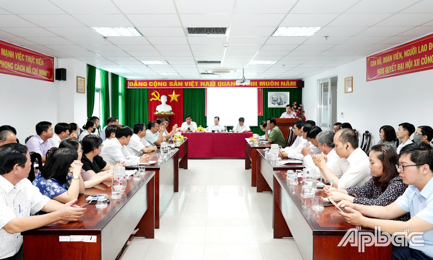 Quang cảnh đại biểu dự hội nghị.