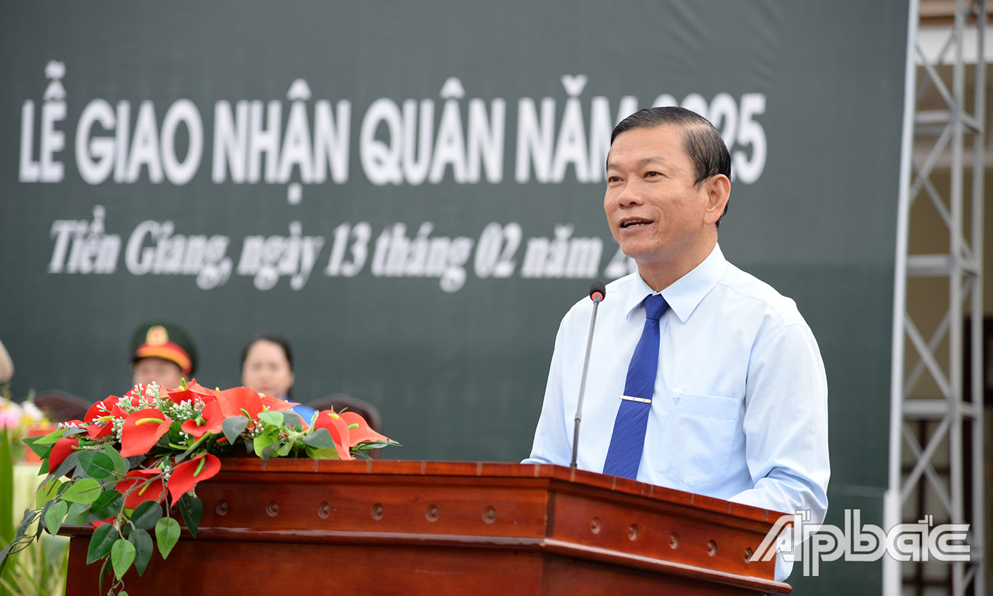 Đồng chí Bùi Thái Sơnphát biểu tại Lễ giao nhận quân.