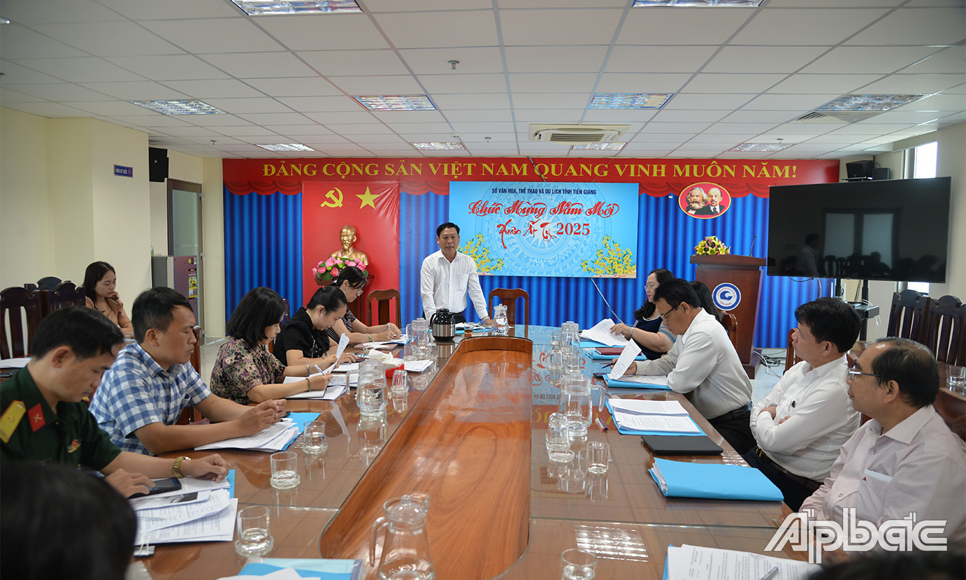 Đồng chí Võ Văn Chiến phát biểu tại cuộc họp