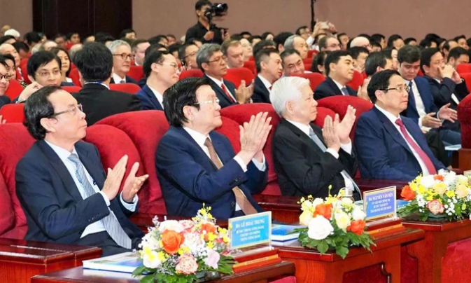 Các đồng chí lãnh đạo cấp cao tham dự tại lễ kỷ niệm 30 năm thành lập ĐHQG TPHCM. Ảnh: HOÀNG HÙNG