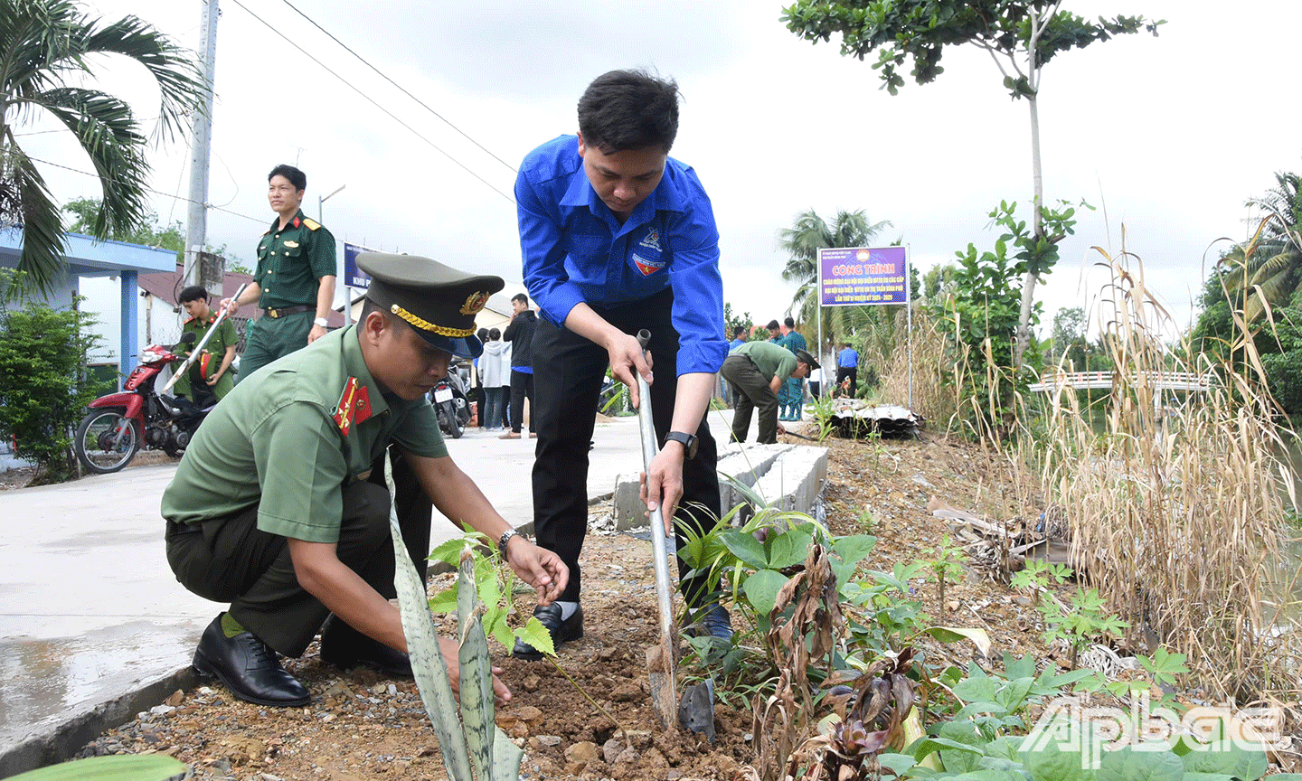Ủy viên Ban Thường vụ Tỉnh đoàn, Trưởng Ban Thanh niên Công an tỉnh Tiền Giang Nguyễn Thành Đạt 