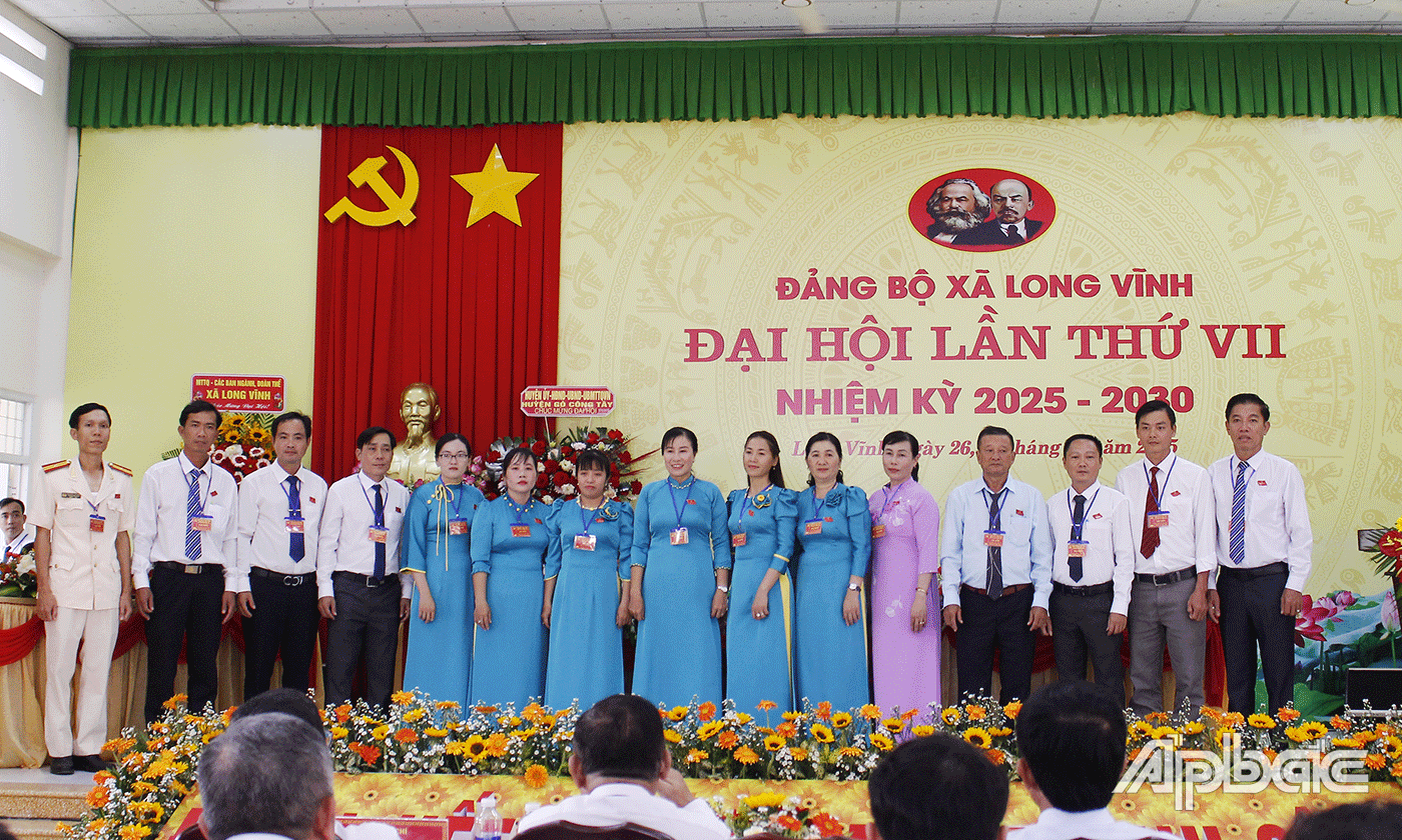 Ban Chấp hành Đảng bộ xã Long Vĩnh nhiệm kỳ 2025 - 2030 ra mắt Đại hội. 