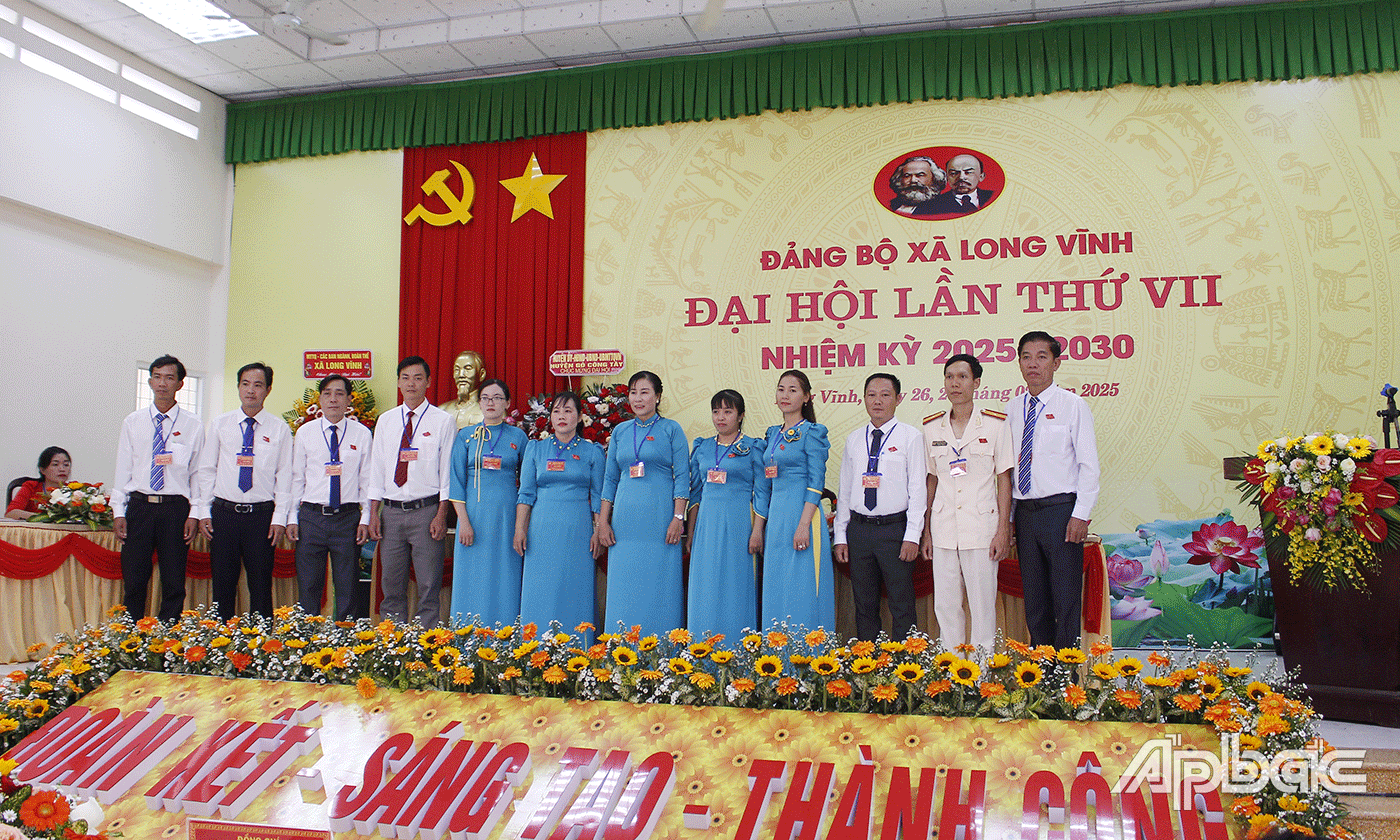 Đoàn đại biểu chính thức và 1 đại biểu dự khuyết đi dự Đại hội Đại biểu Đảng bộ huyện Gò Công Tây nhiệm kỳ 2025 - 2030.