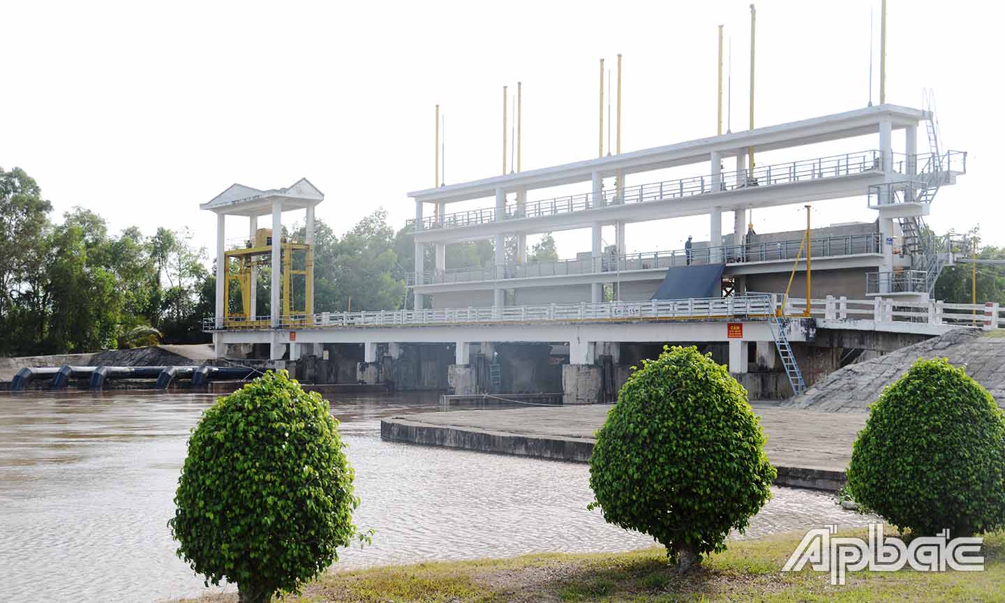 Cống Xuân Hòa là cống lấy nước cho vùng ngọt hóa Gò Công.