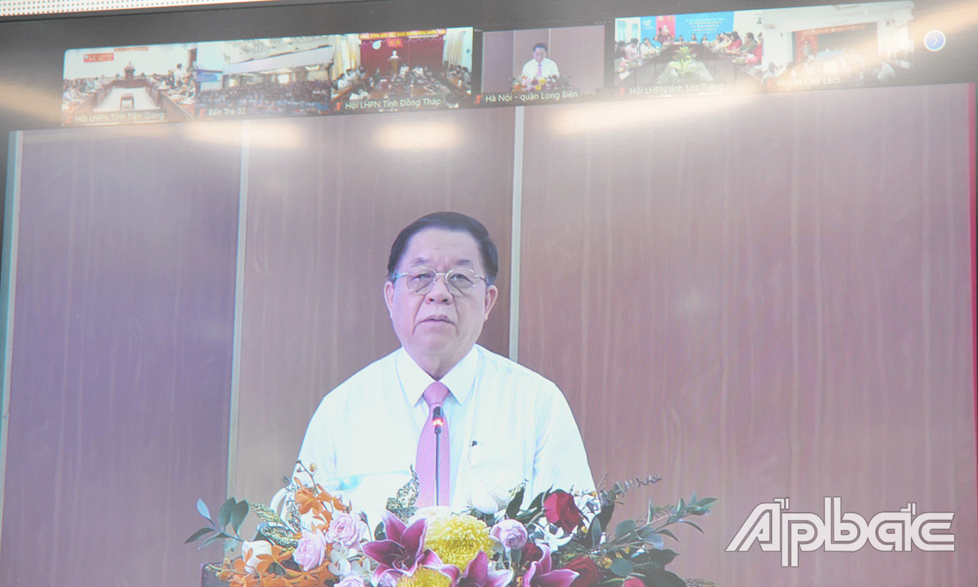 Ủy viên Bộ Chính trị, Bí thư Trung ương Đảng, Trưởng ban Tuyên giáo và Dân vận Trung ương Nguyễn Trọng Nghĩa phát biểu tại Hội thảo (ảnh chụp qua màn hình tại điểm cầu tỉnh Tiền Giang).