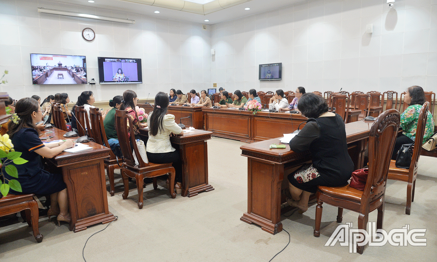 Đại biểu dự tại điểm cầu Tiền Giang.