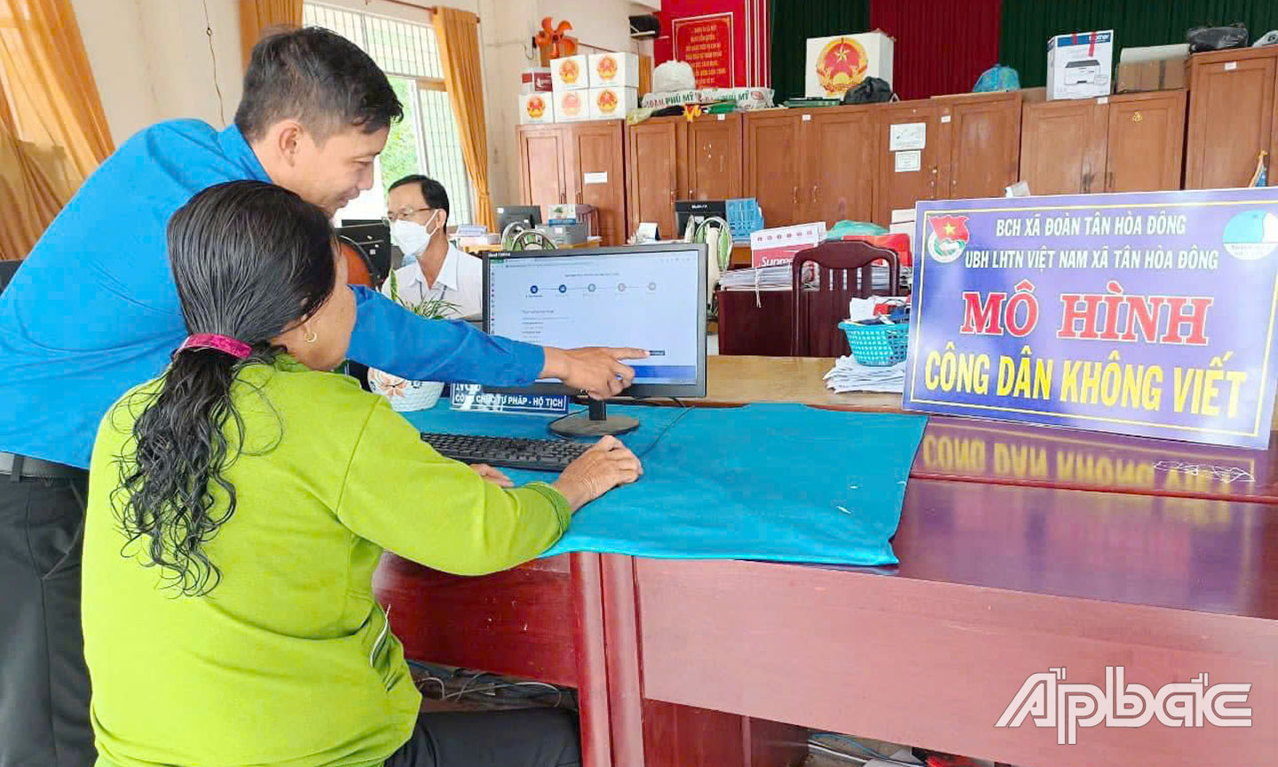 Mô hình công dân không viết tại xã Tân Hòa Đông huyện Tân Phước. Ảnh: PHƯƠNG MAI