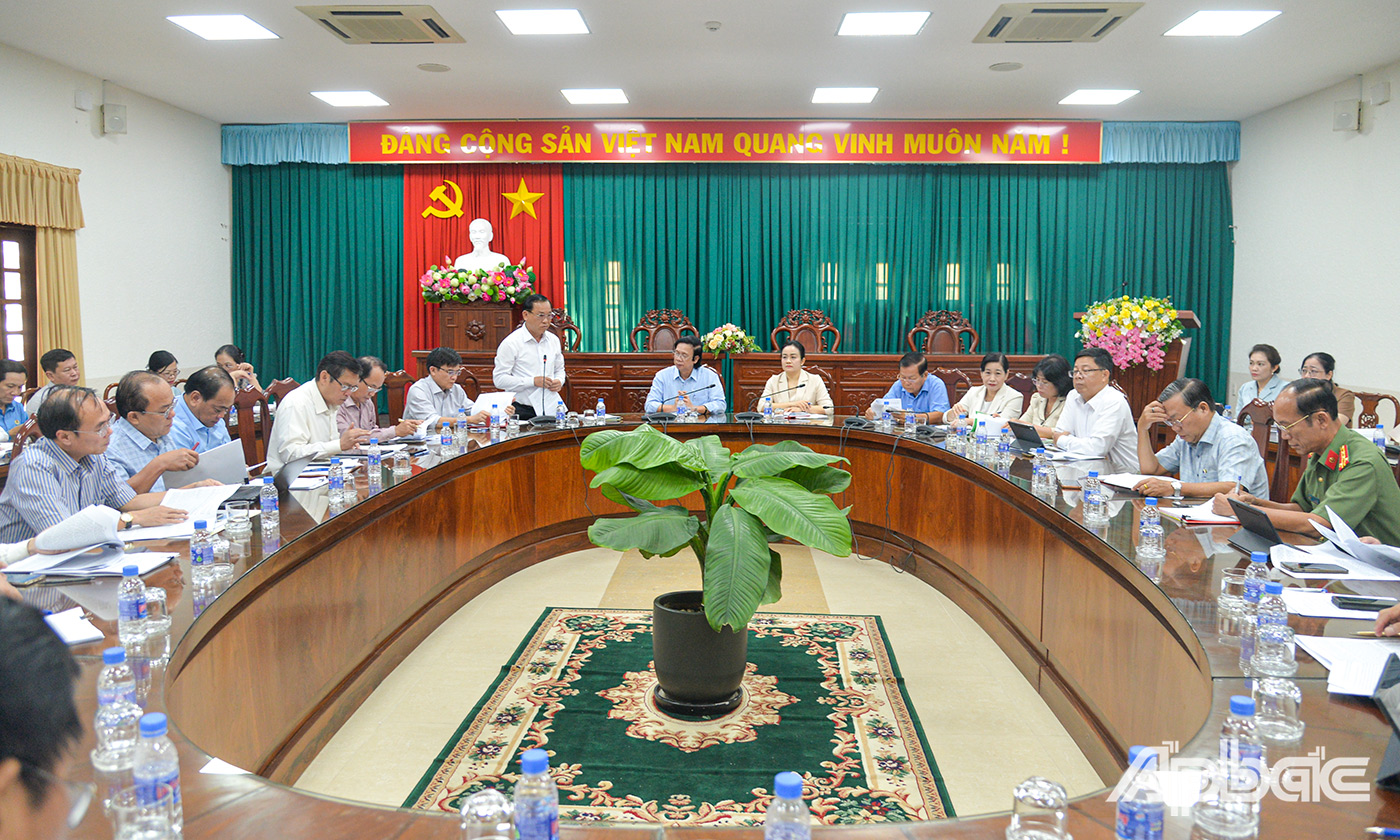 Quang cảnh cuộc họp.