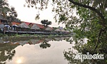 Quán cà phê Nhà Gỗ ven sông có dấu hiệu xây dựng lấn chiếm hành lang giao thông