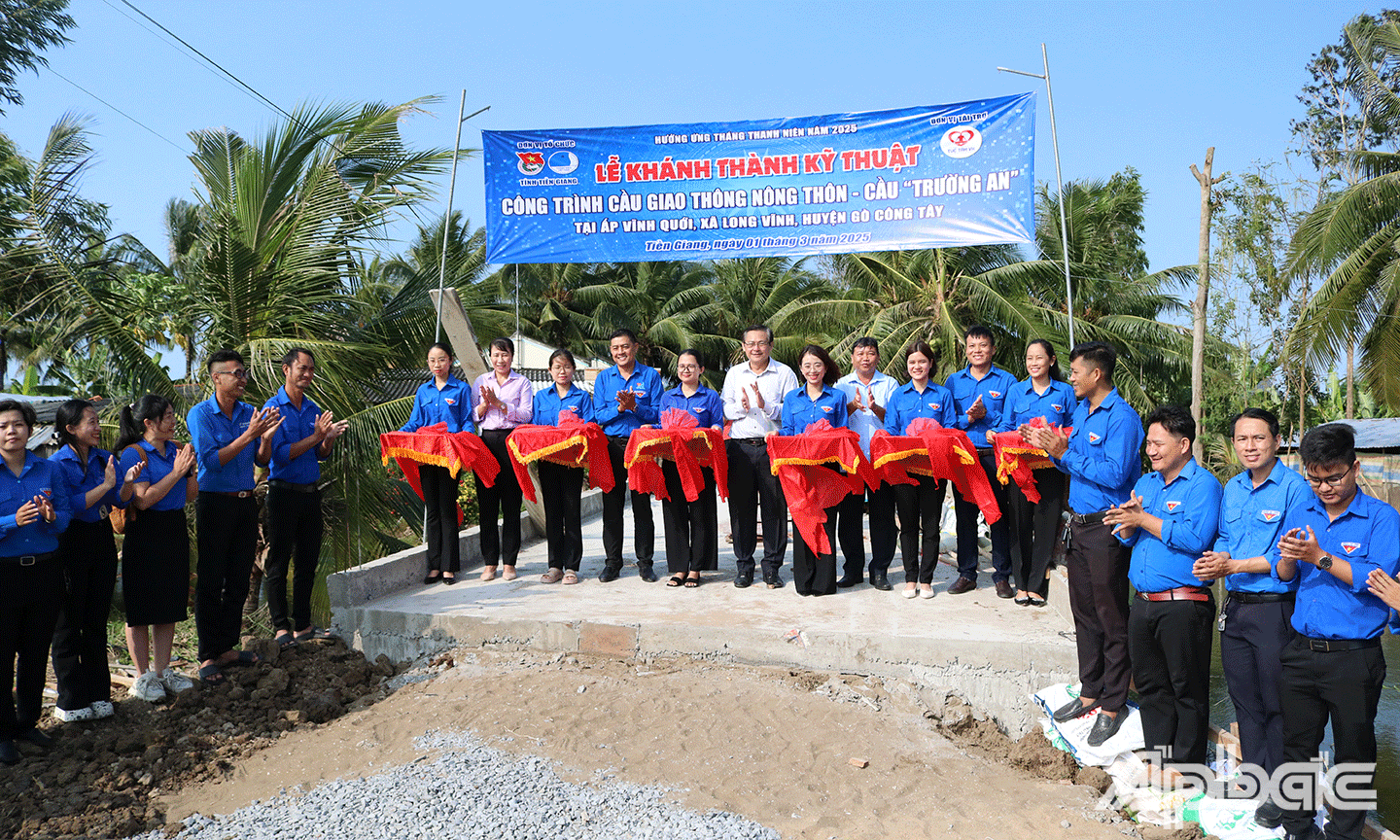 Khánh thành kỹ thuật công trình cầu giao thông nông thôn - Cầu Trường An, (xã Long Vĩnh, huyện Gò Công Tây) 