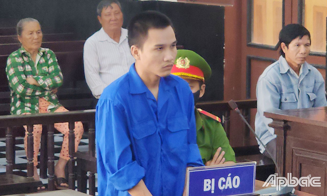 Khánh tại phiên toà.
