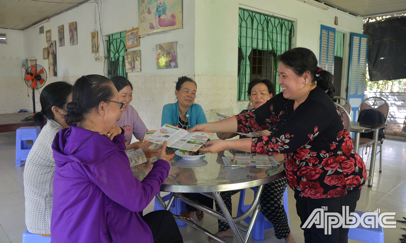 Chị Đông luôn gần gũi với chị em phụ nữ.