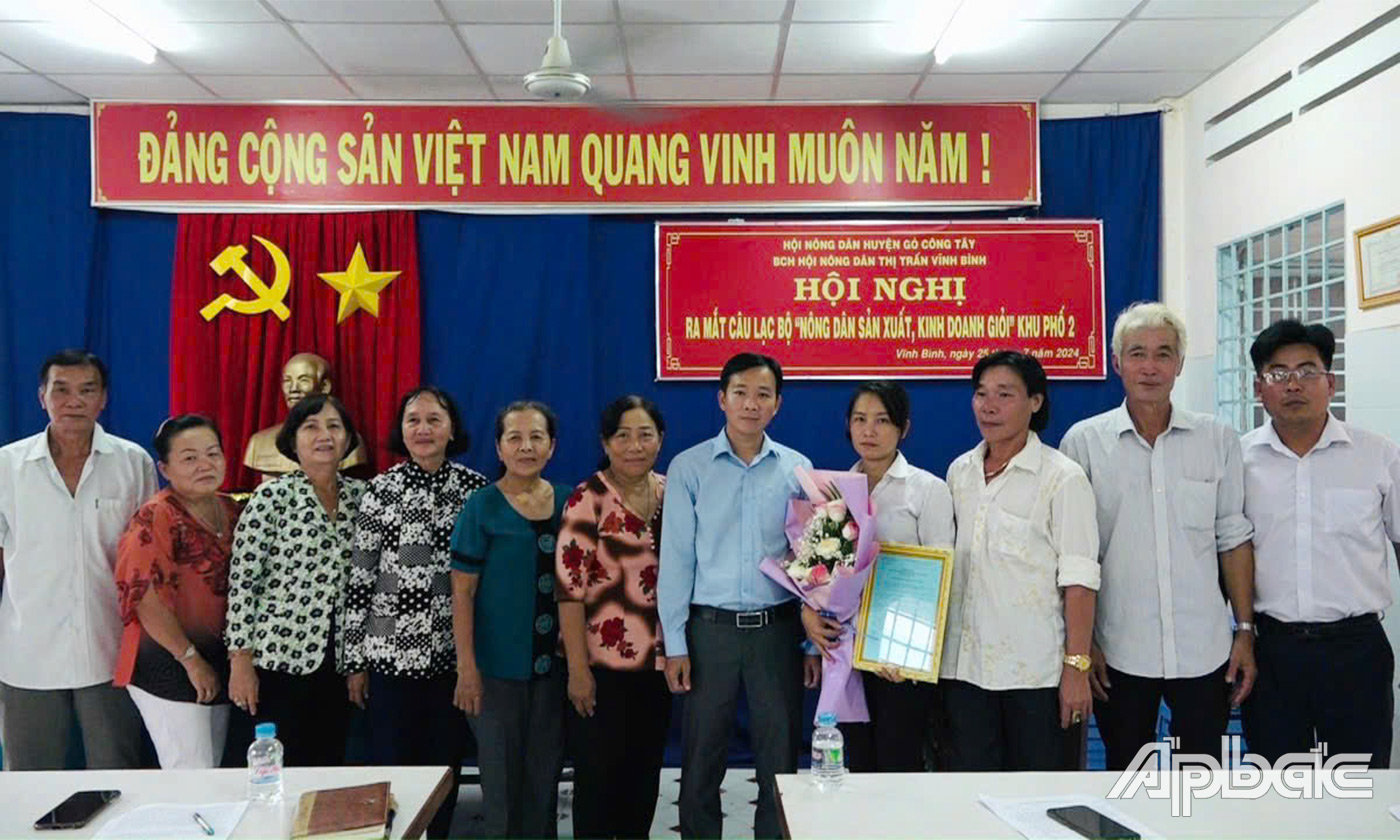 Ra mắt câu lạc bộ 