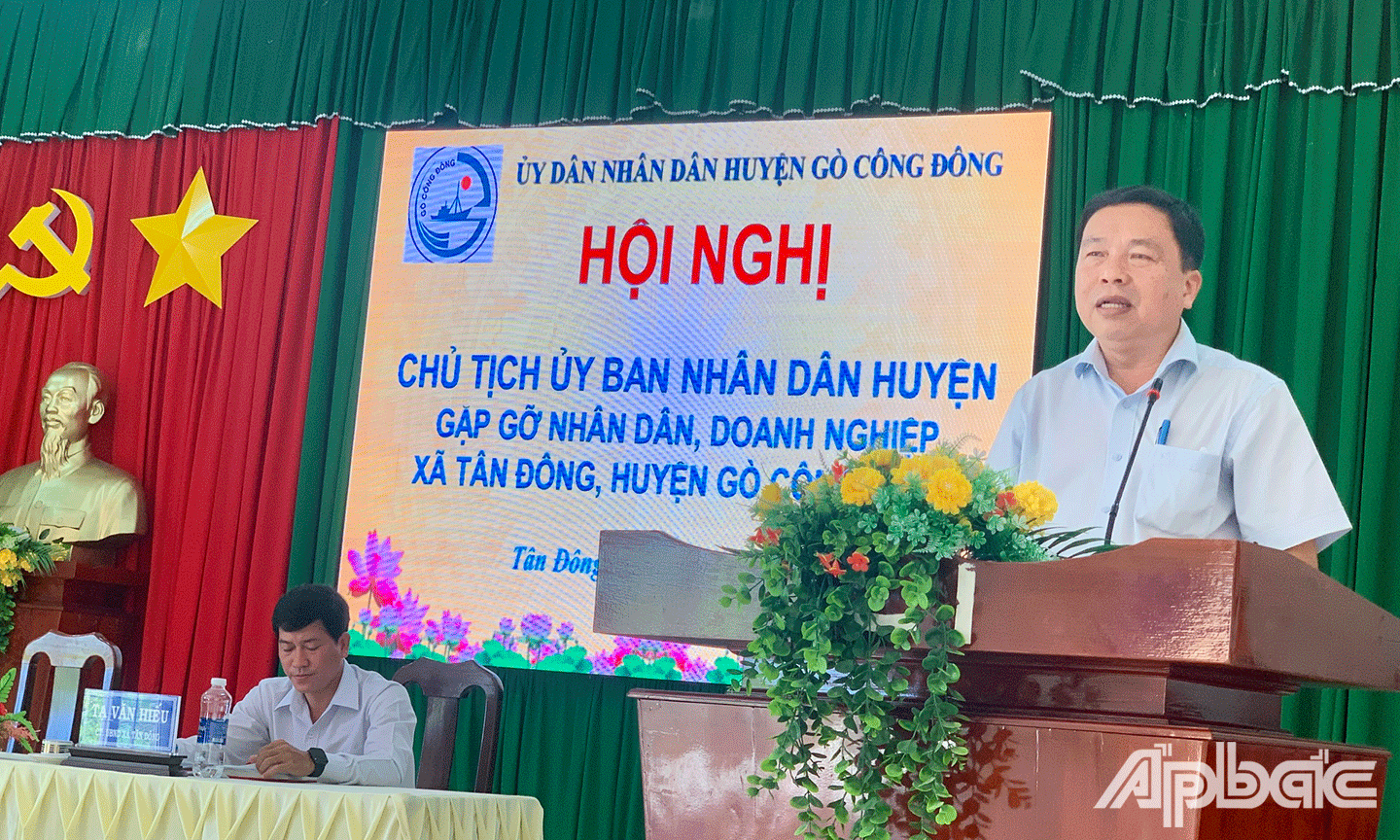 Đồng chí Lê Văn Sơn trả lời ý kiến của người dân