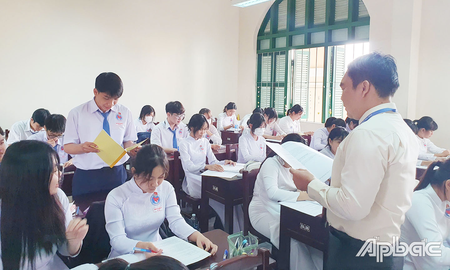  Học sinh lớp 12 Trường THPT Nguyễn Đình Chiểu trong giờ học. 