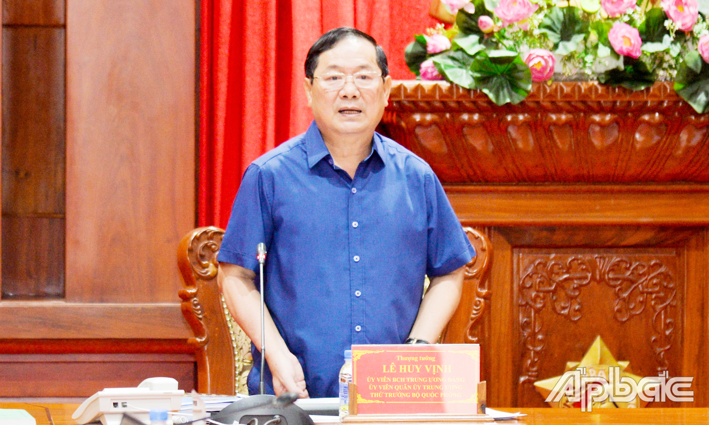 Thượng tướng Lê Huy Vịnh, Ủy viên Trung ương Đảng, Ủy viên Quân ủy Trung ương, Thứ trưởng Bộ Quốc phòng quán triệt chương trình làm việc với Ban Thường vụ Đảng ủy UBND tỉnh Tiền Giang