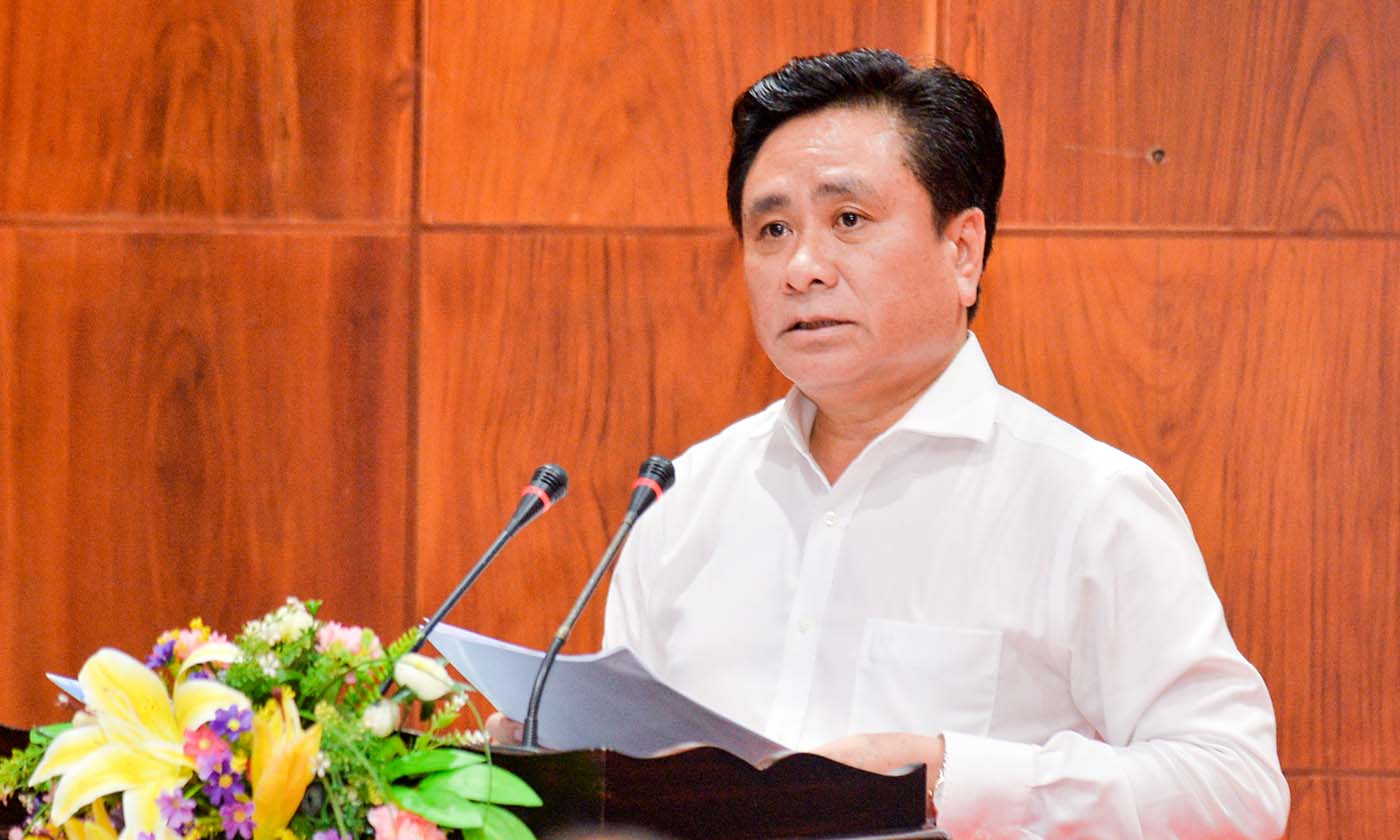 đồng chí Trần Văn Dũng, Ủy viên Ban Thường vụ Tỉnh ủy, Phó Chủ tịch UBND tỉnh, Phó Bí thư Thưởng trực Đảng ủy UBND tỉnh báo cáo việc triển khai thực hiện Nghị quyết 57 và Kết luận 123