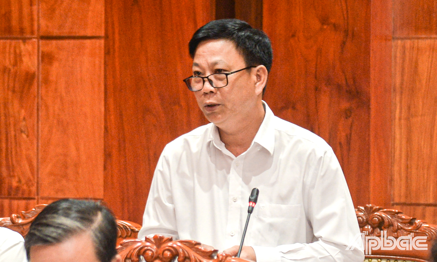 Đồng chí Lê Văn Khôi, Giám đốc Sở KHCN trình bày những giải pháp phát triển khoa học công nghệ của tỉnh cũng như những khó khăn, vướng mắc cần được tháo gỡ