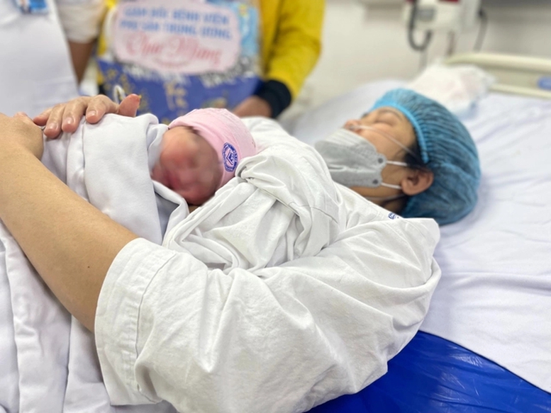 Lao động nữ sinh con thứ 2 có thể nghỉ thai sản tới 7 tháng.