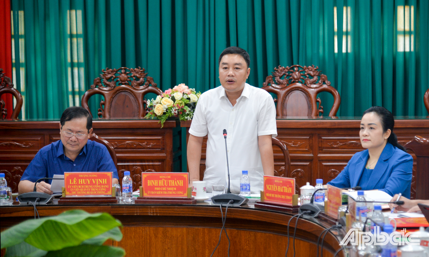 Đồng chí Đinh Hữu Thành, Phó Chủ nhiệm Ủy ban Kiểm tra Trung ương quán triệt mục đích, yêu cầu buổi làm việc.
