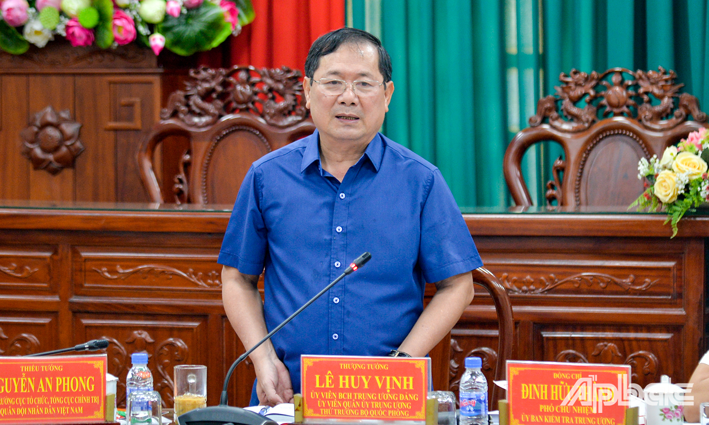 Thượng tướng Lê Huy Vịnh, Ủy viên Trung ương Đảng, Ủy viên Quân ủy Trung ương, Thứ trưởng Bộ Quốc phòng quán triệt chương trình làm việc với Ban Thường vụ Đảng ủy UBND tỉnh Tiền Giang