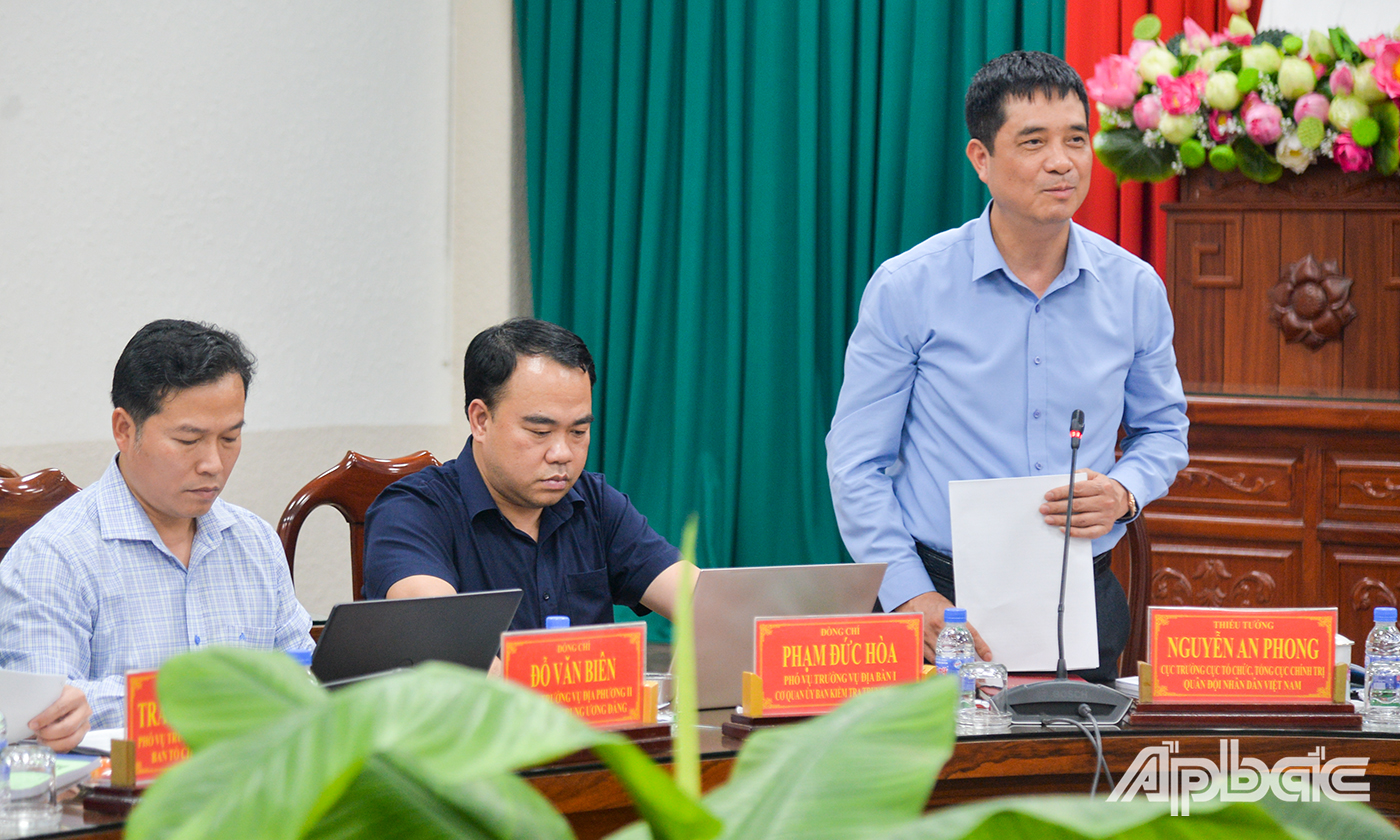 Thành viên đoàn kiểm tra nêu những vấn đề cần được giải thích rõ đối với việc thực hiện Nghị quyết 18 và Chỉ thị 35 của trung ương