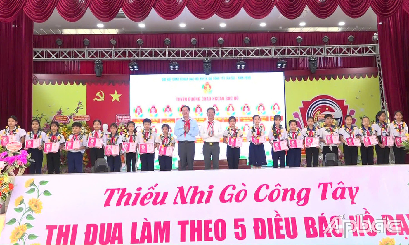 Khen thưởng Cháu ngoan Bác Hồ