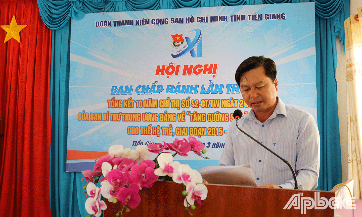 Đồng chí Huỳnh Văn Tân phát biểu tại hội nghị