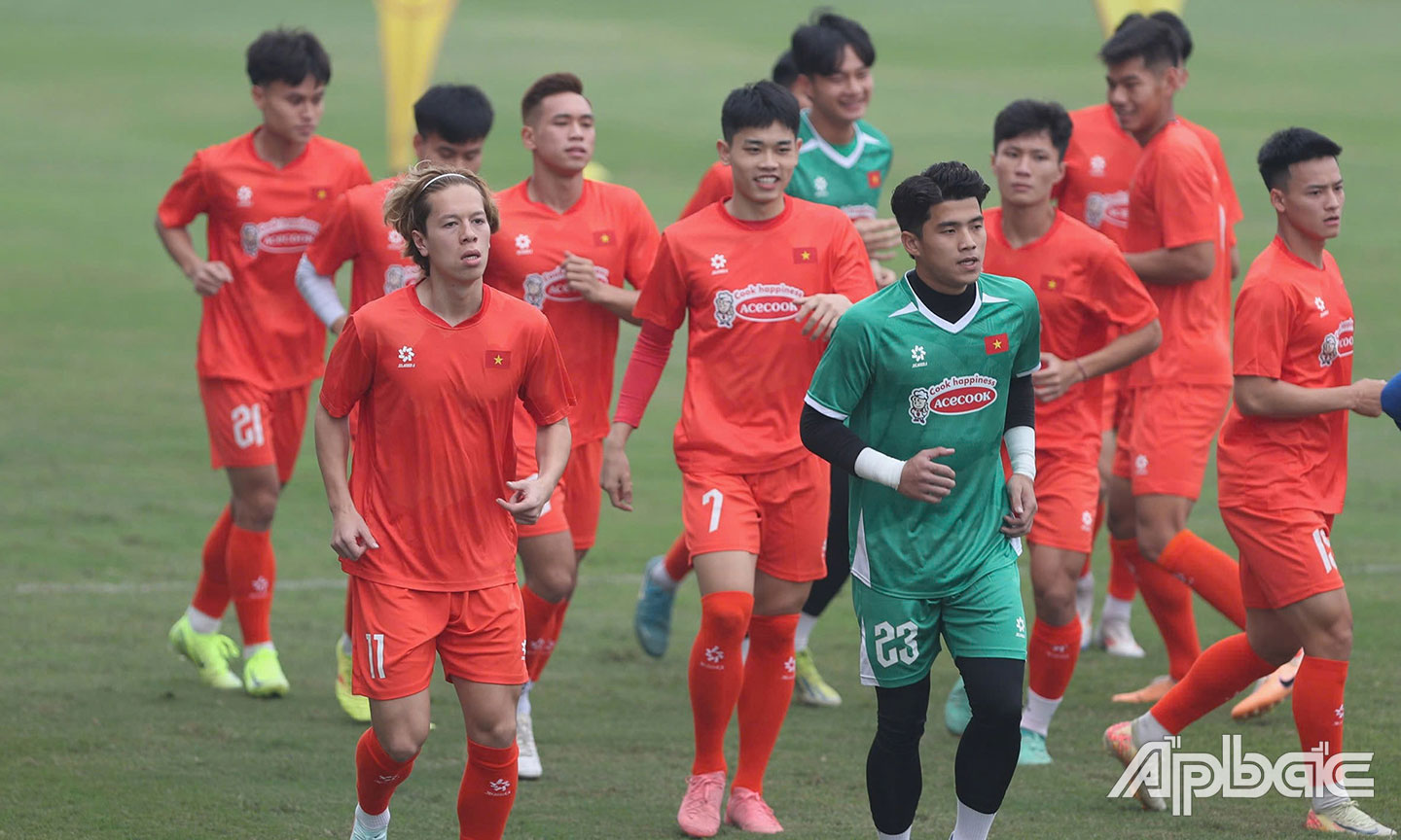 Viktor Lê (bên trái hàng thứ nhất) là 1 trong 2 cầu thủ Việt kiều ở U22 Việt Nam.                                                                      Ảnh: Vietnamnet.vn